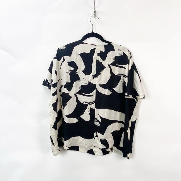 Chico's 0 Small Womens Black Cream Abstract Floral Split Neck Blouse Top - Picture 7 of 8